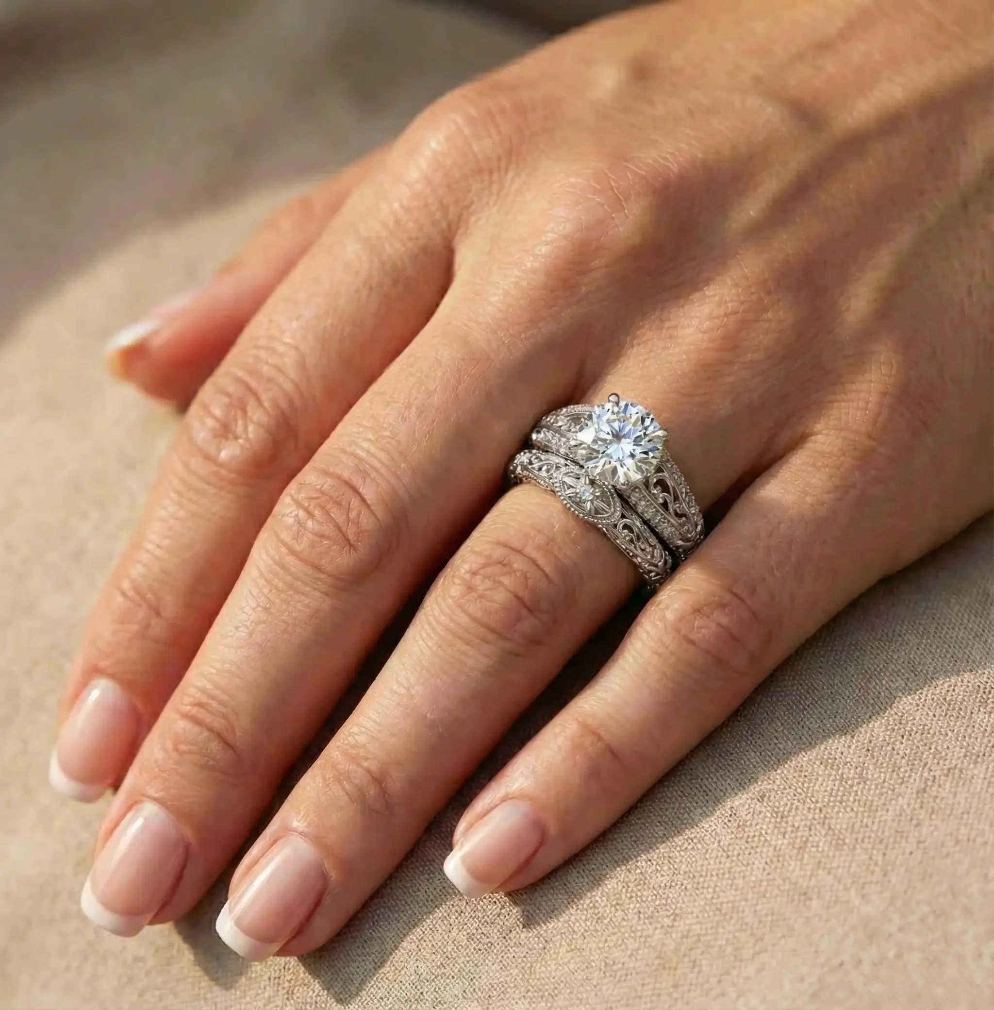 AN-0078E White Gold On Hand